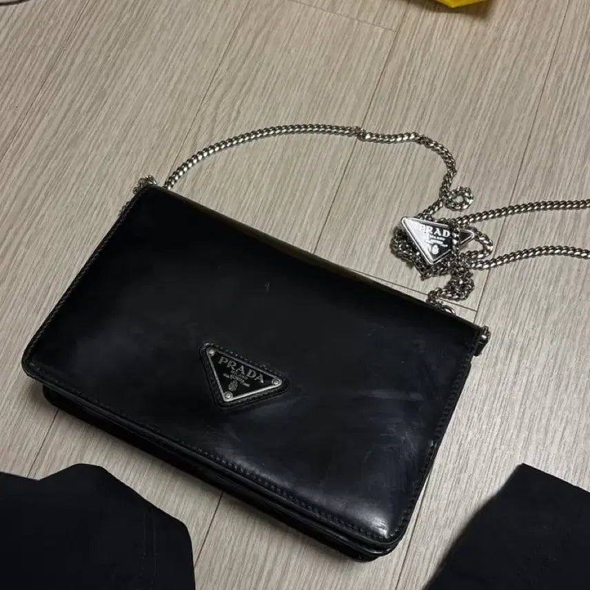[BUNJANG] Prada Chain Shoulder Bag (Crossbody Convertible) / 프라다 체인 숄더백(크로스백가능)