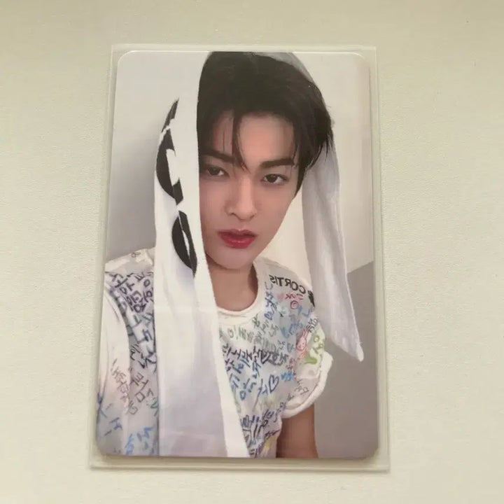 [BUNJANG] ONEUS Color Inside The Line Universal Lucky Draw Gunhee Photocard / 코르티스 컬러 아웃사이드 더 라인 유니버셜 럭키드로우 럭드 건호 포카