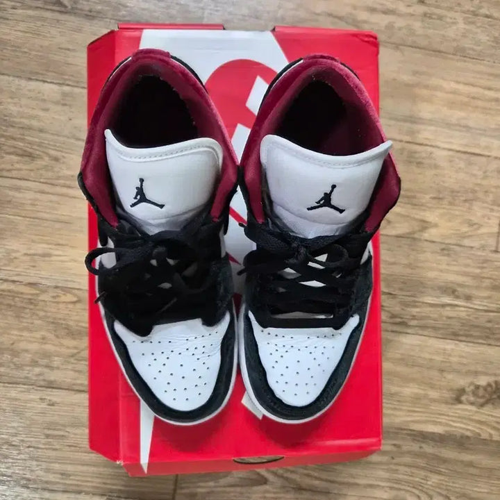 [BUNJANG] Nike Air Jordan Low Velvet Sneakers / 나이키 에어조던 로우 벨벳 240