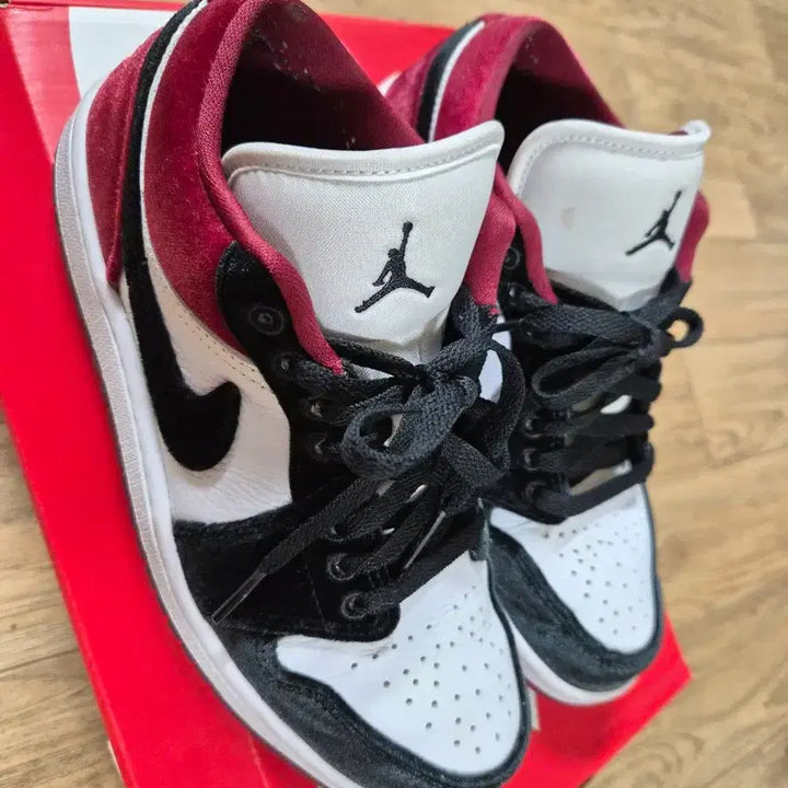 [BUNJANG] Nike Air Jordan Low Velvet Sneakers / 나이키 에어조던 로우 벨벳 240