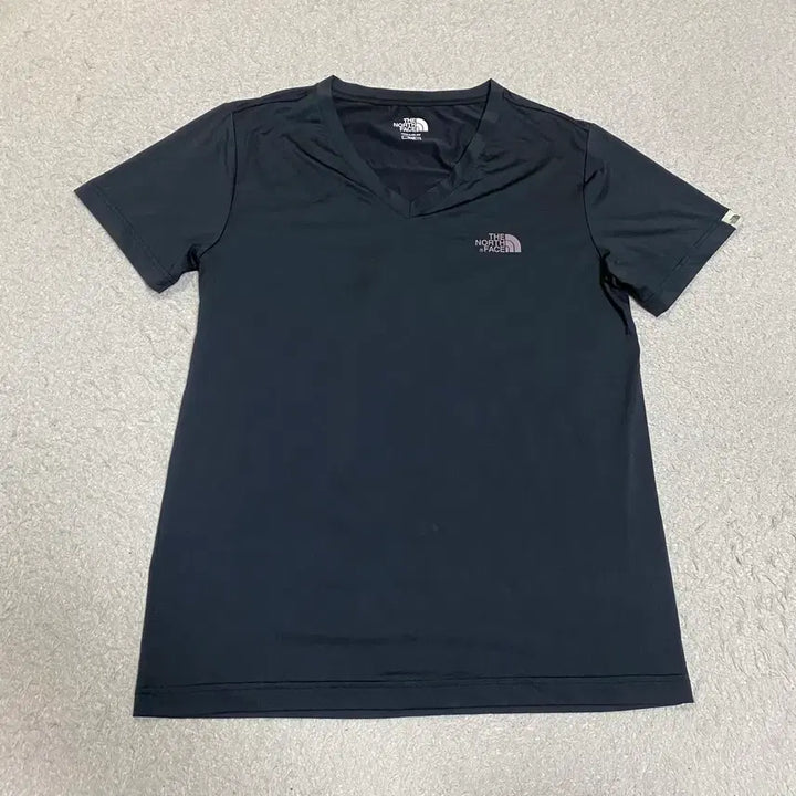 [BUNJANG] The North Face V-Neck Functional T-Shirt (M/95) / 노스페이스 반팔티 브이넥 기능성 m 95