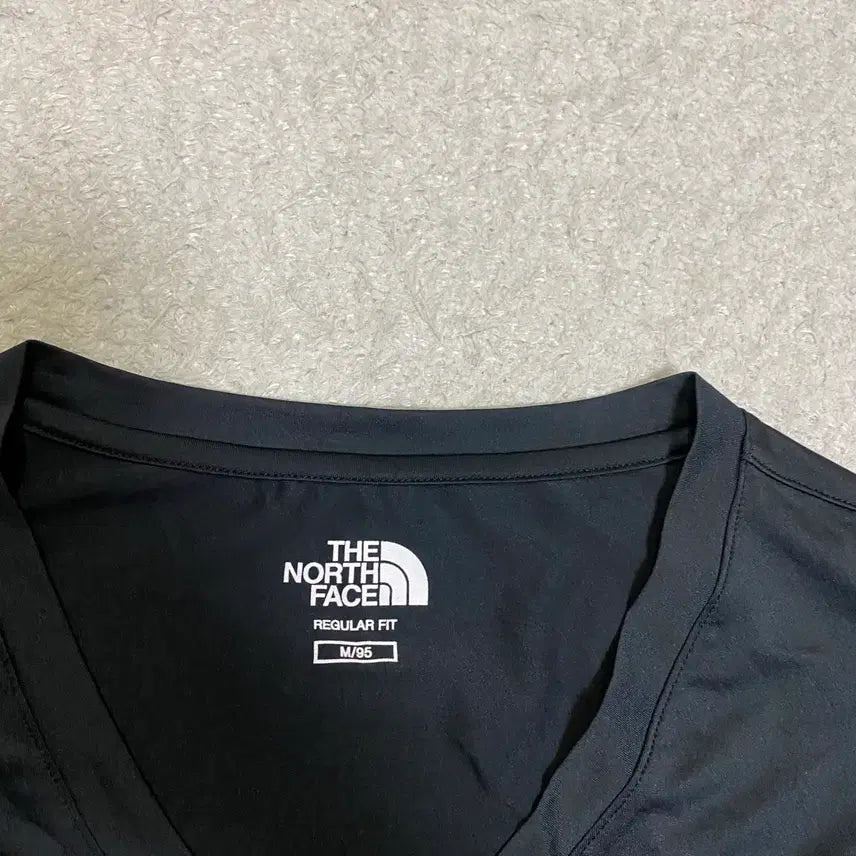 [BUNJANG] The North Face V-Neck Functional T-Shirt (M/95) / 노스페이스 반팔티 브이넥 기능성 m 95