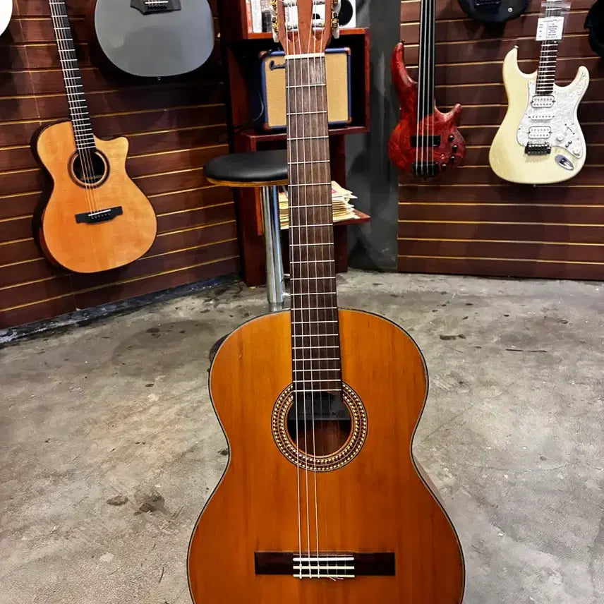 [BUNJANG] Kim Young Jin No. 25 Solid Wood Classical Guitar / [전국택배 가능] 김영진 25호 원목 클래식기타