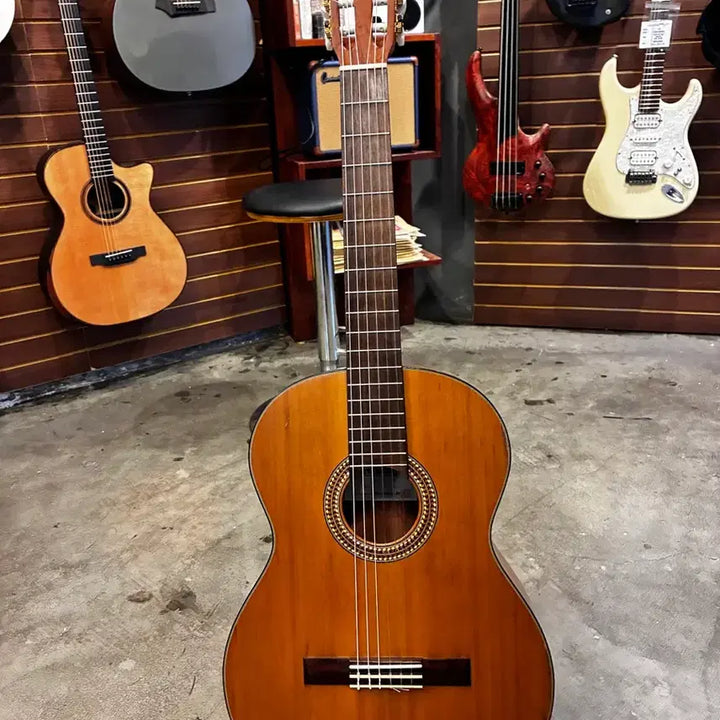 [BUNJANG] Kim Young Jin No. 25 Solid Wood Classical Guitar / [전국택배 가능] 김영진 25호 원목 클래식기타