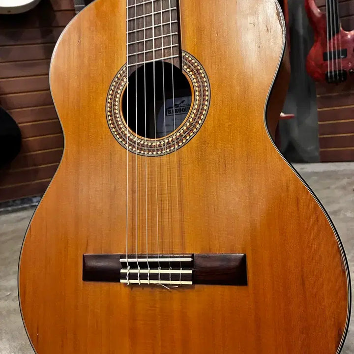 [BUNJANG] Kim Young Jin No. 25 Solid Wood Classical Guitar / [전국택배 가능] 김영진 25호 원목 클래식기타