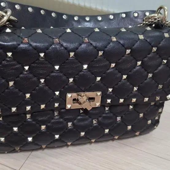 [BUNJANG] Valentino Rockstud Spike Chain Shoulder Bag Black / 발렌티노 락스터드 스파이크 체인 숄더백 블랙