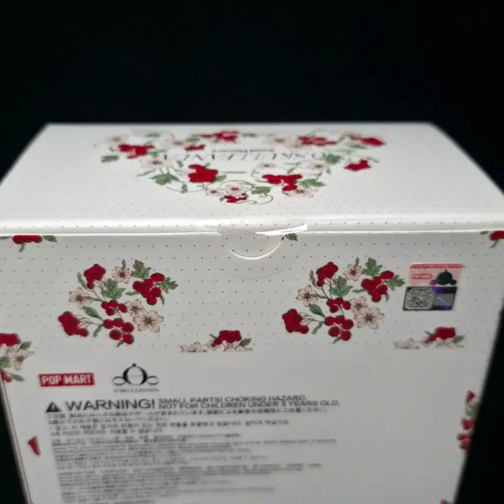 [BUNJANG] Pop Mart Skullpanda Series Flower Doll Keychain (Sealed) / [팝마트 정품/박스미개봉] 스컬판다 꽃들 사이에서 시리즈 인형 키링