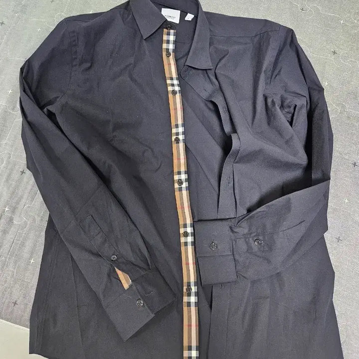 [BUNJANG] Burberry Shefford Black Shirt M Size / 버버리 쉐포드 블랙남방 m사이즈