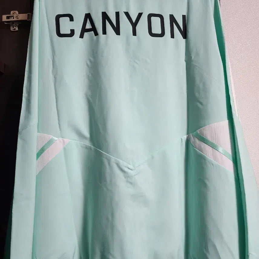 [BUNJANG] 2022 DAMWON KIA Uniform Windbreaker Jersey - Canyon XL / 2022 담원기아 유니폼 바람막이 져지 캐니언