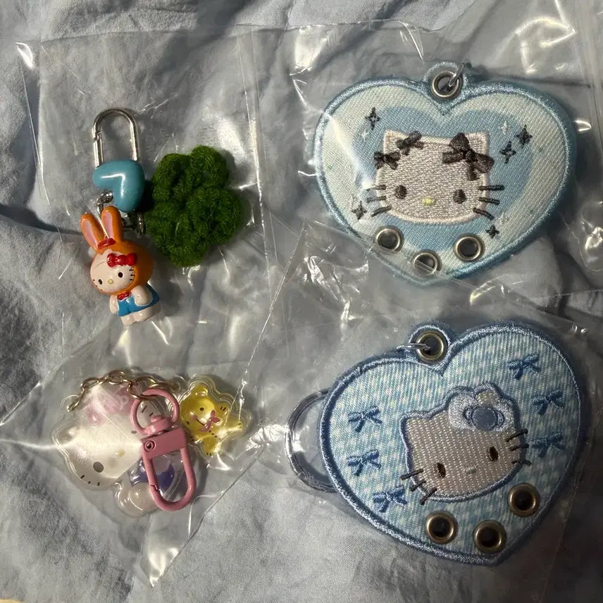 [BUNJANG] Quilted Embroidered Kitty Clover Keyring Set / 퀼트 자수 키티 클로버 키링 들