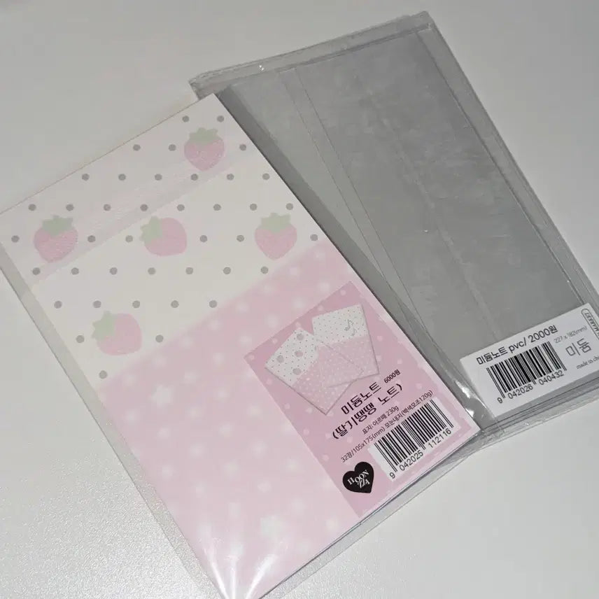 [BUNJANG] Hunzzi Market Medium Strawberry PVC Cover Diary Bundle Set / 훈찌마켓 미듐 노트 딸기땡땡 pvc 커버 일괄 양도 훈찌노트 다이어리