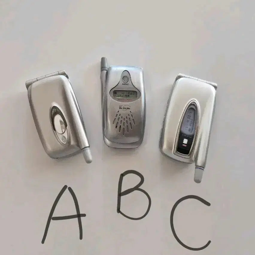 [BUNJANG] Docomo Y2K Flip Phone Mock-up (A, B, C) / 일본 고전 y2k 실버 도코모 일본 핸드폰 모형폰 목업폰