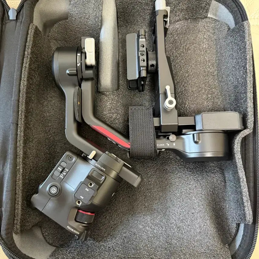 [SOLD OUT] dji RS4 콤보 신품 풀박+ 트랙모듈 +2년플랜