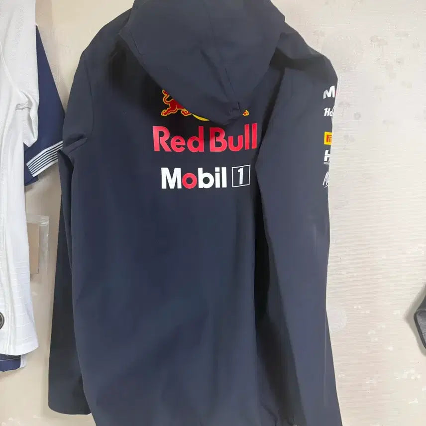 [BUNJANG] Oracle Red Bull Racing 2025 Rain Jacket / [해외 S] F1 2025 오라클 레드불 레이싱 레인 자켓