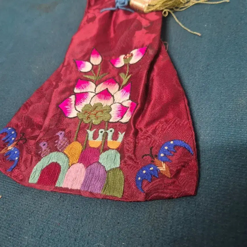 [BUNJANG] Embroidered Lucky Pouch / 옛날복주머니(손자수)