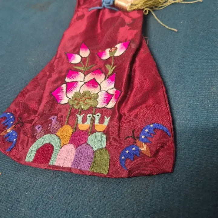 [BUNJANG] Embroidered Lucky Pouch / 옛날복주머니(손자수)