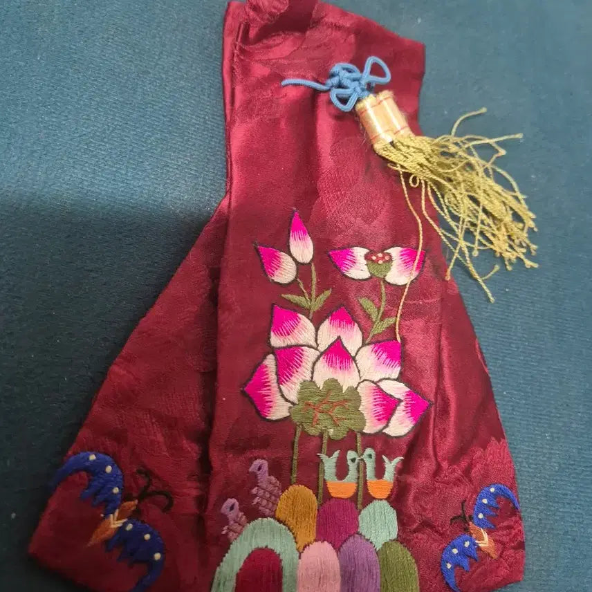 [BUNJANG] Embroidered Lucky Pouch / 옛날복주머니(손자수)