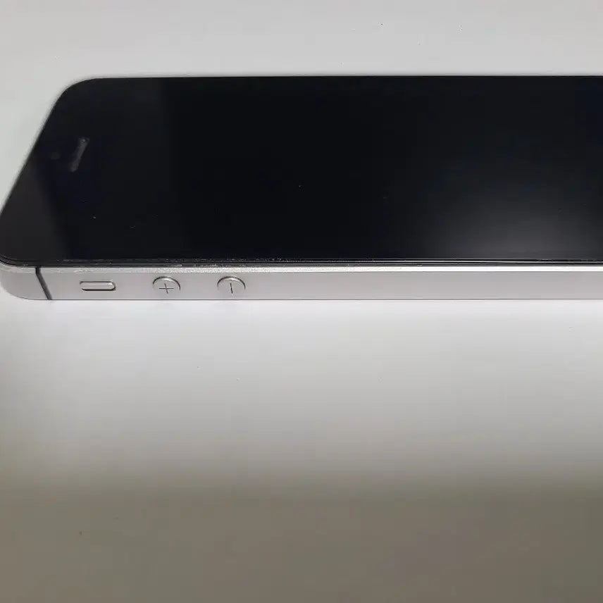 [BUNJANG] Apple iPhone SE (1st Gen) 64GB Space Gray Unlocked / 아이폰 se1 스그64g 배터리100 한국판