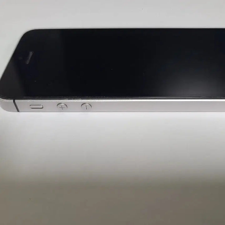 [BUNJANG] Apple iPhone SE (1st Gen) 64GB Space Gray Unlocked / 아이폰 se1 스그64g 배터리100 한국판