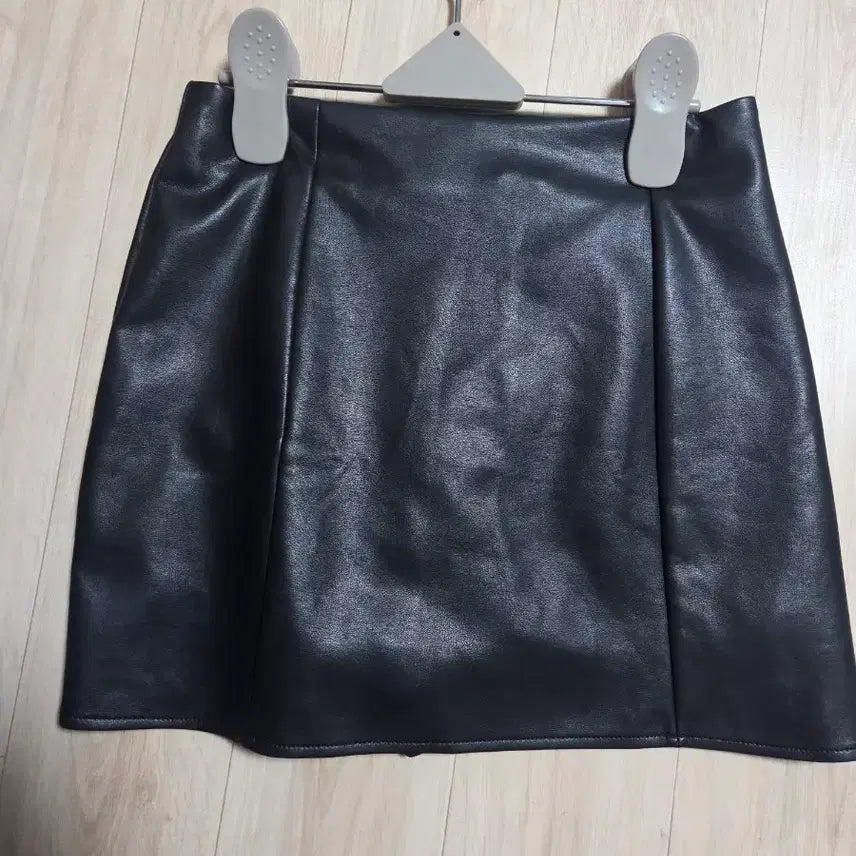 [BUNJANG] Leather Mini Skirt / 새상품 에이블리 가죽 미니스커트