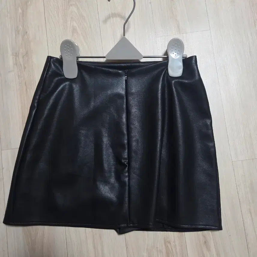 [BUNJANG] Leather Mini Skirt / 새상품 에이블리 가죽 미니스커트