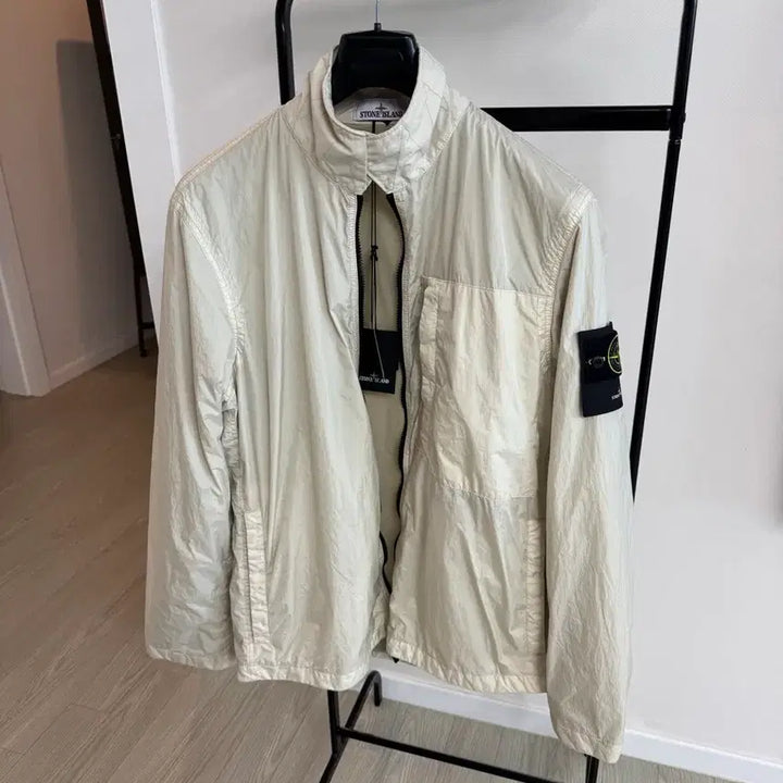 [BUNJANG] Stone Island 23FW Crinkle Rips Lightweight Jacket / (새상품) 스톤아일랜드 23fw 크링클랩스 바람막이