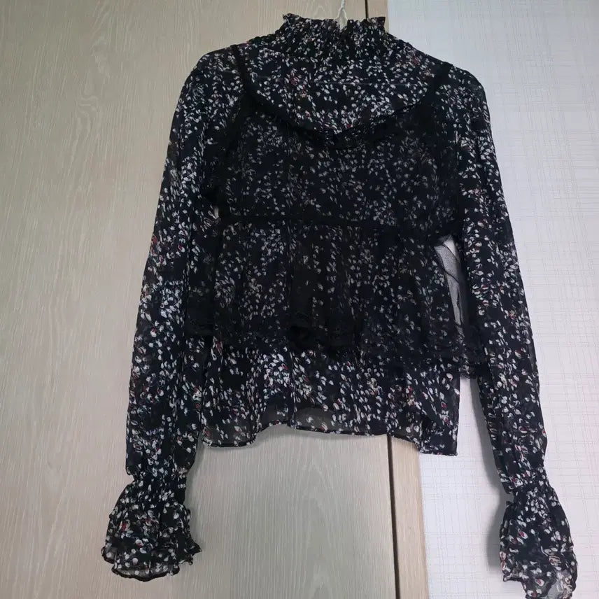 [BUNJANG] See-Through Flower Lace Frill Blouse and Bustier Set - Black / [뷔스티에 세트]시스루 플라워 레이스 프릴 블라우스 블랙