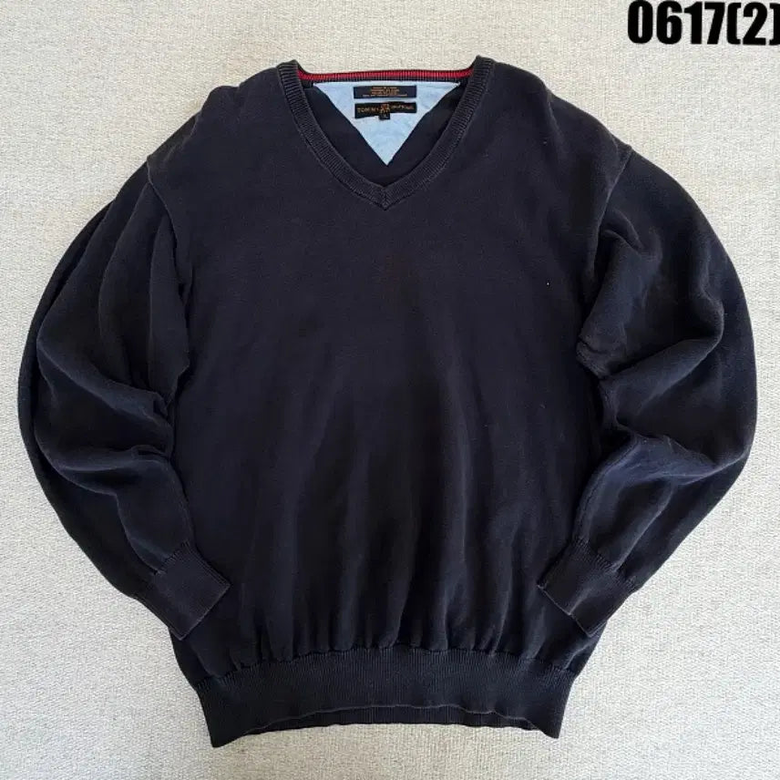 [BUNJANG] Tommy Hilfiger V-Neck Knit Sweater - Navy, Size S / 타미힐피거 브이넥 니트 S 0617