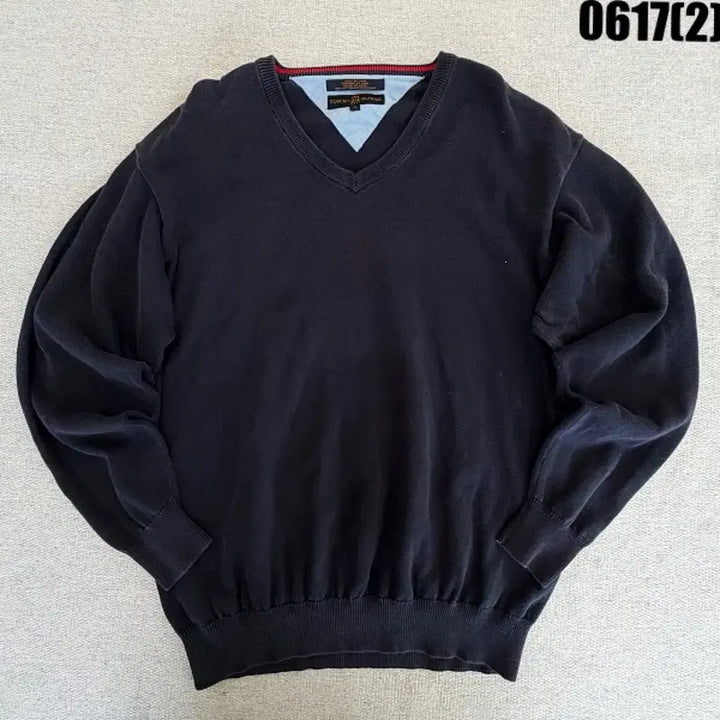 [BUNJANG] Tommy Hilfiger V-Neck Knit Sweater - Navy, Size S / 타미힐피거 브이넥 니트 S 0617