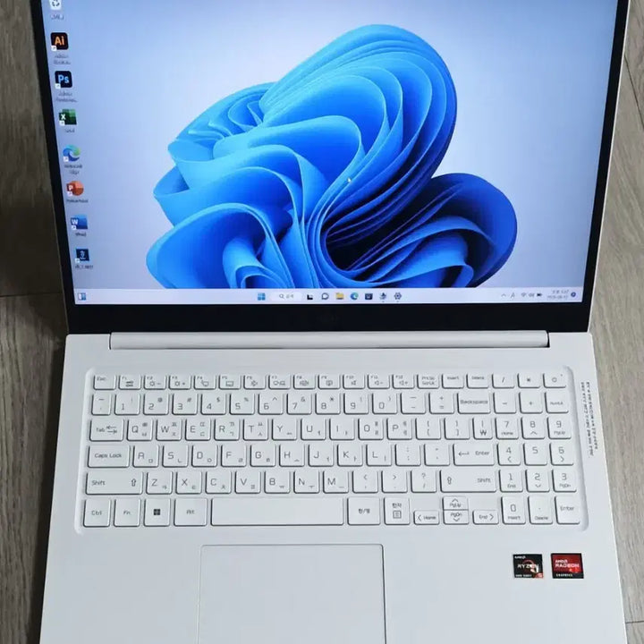 [BUNJANG] LG White Laptop R5 5500U / 16GB RAM / 1.25TB Disk / LG 화이트 상태좋은 노트북 R5 5500u/16램/1.25테라디스크