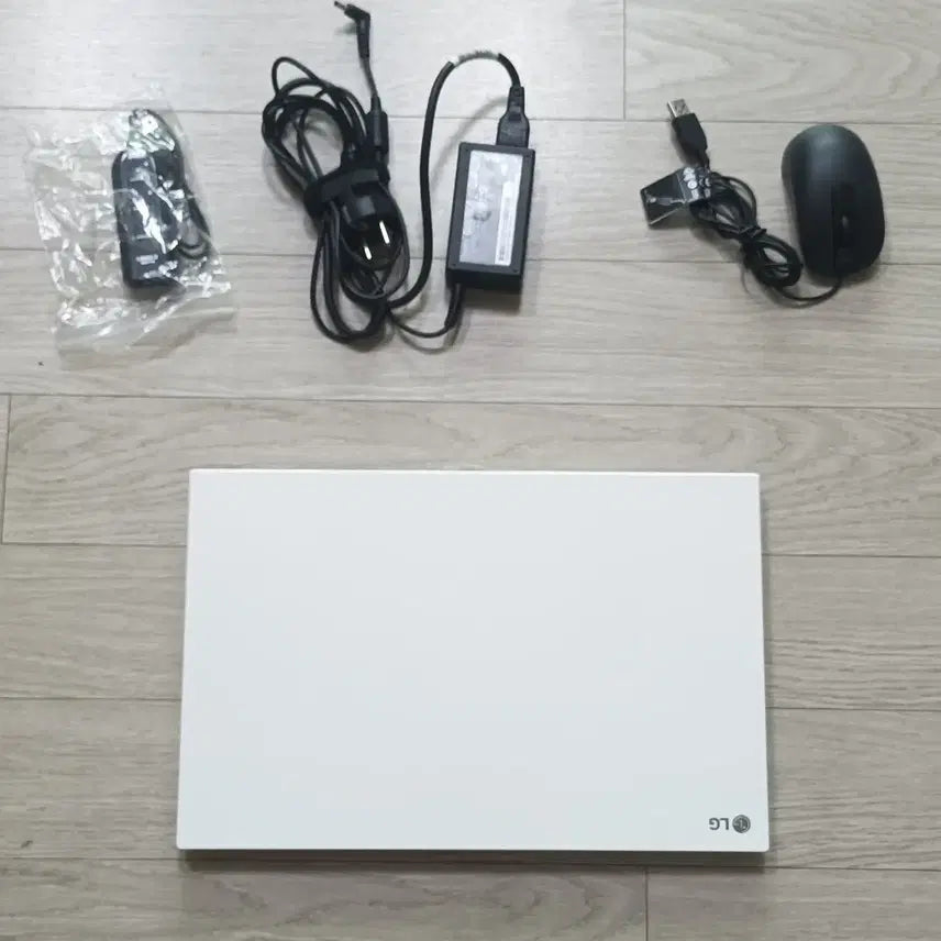 [BUNJANG] LG White Laptop R5 5500U / 16GB RAM / 1.25TB Disk / LG 화이트 상태좋은 노트북 R5 5500u/16램/1.25테라디스크