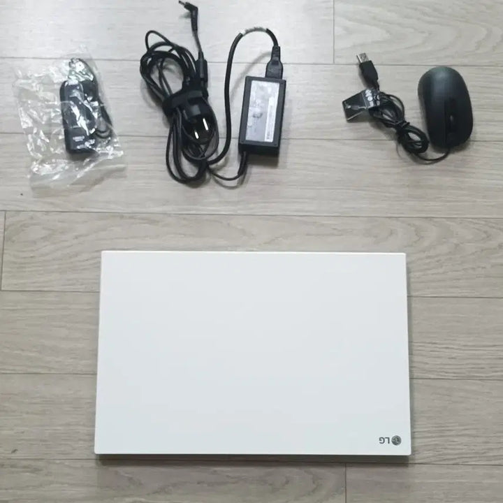 [BUNJANG] LG White Laptop R5 5500U / 16GB RAM / 1.25TB Disk / LG 화이트 상태좋은 노트북 R5 5500u/16램/1.25테라디스크