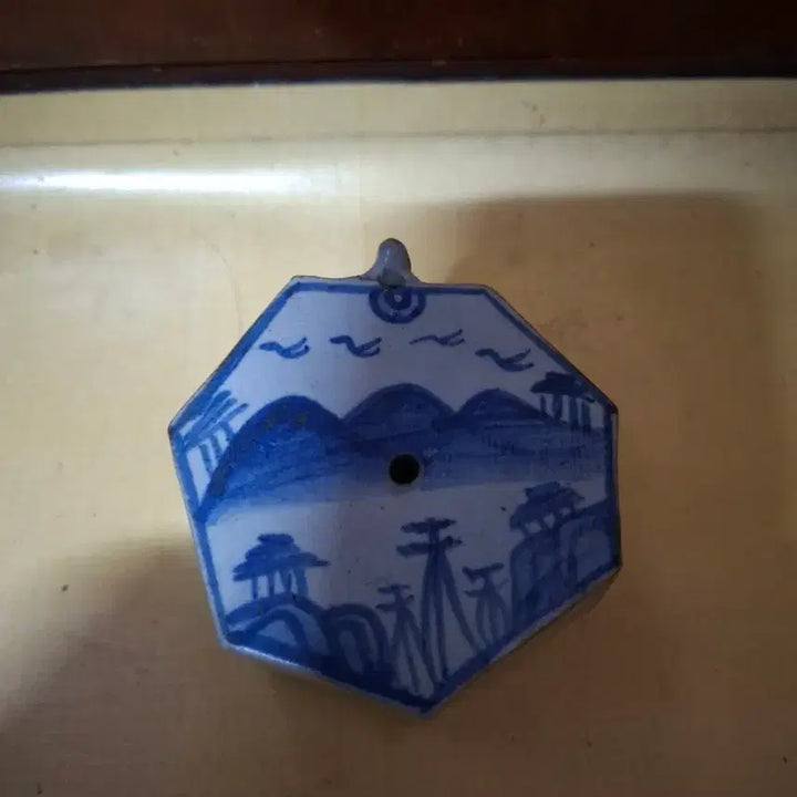 [BUNJANG] Antique Polygonal Blue-and-White Landscape Water Dropper / 오래된 다각형청화산수문연적