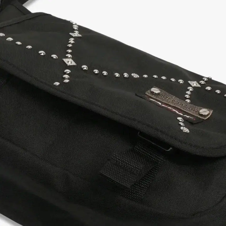 [BUNJANG] Eastpak x DOPEDOJO Studded Messenger Bag / 이스트팩x도프제이슨 스터드 메신저백