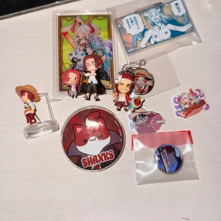 [BUNJANG] One Piece Official Goods Yamato Shanks Can Badge Gacha Keychain Card Bundle Set / 원피스 공식 굿즈 캔뱃지 가챠 키링 카드 야마토 샹크스 일괄