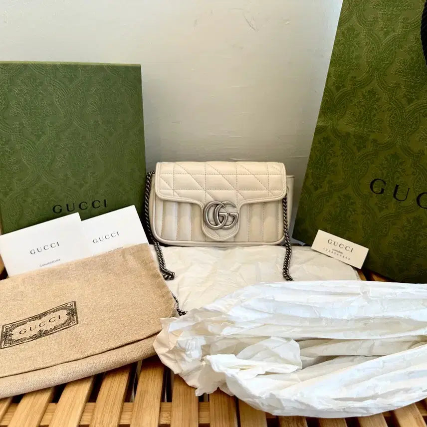 [BUNJANG] Gucci GG Marmont Matelassé Silver Chain Bag / [실착3회/정품] 구찌 gg마몽 마틀라세 실버 체인백 크로스백 숄더백