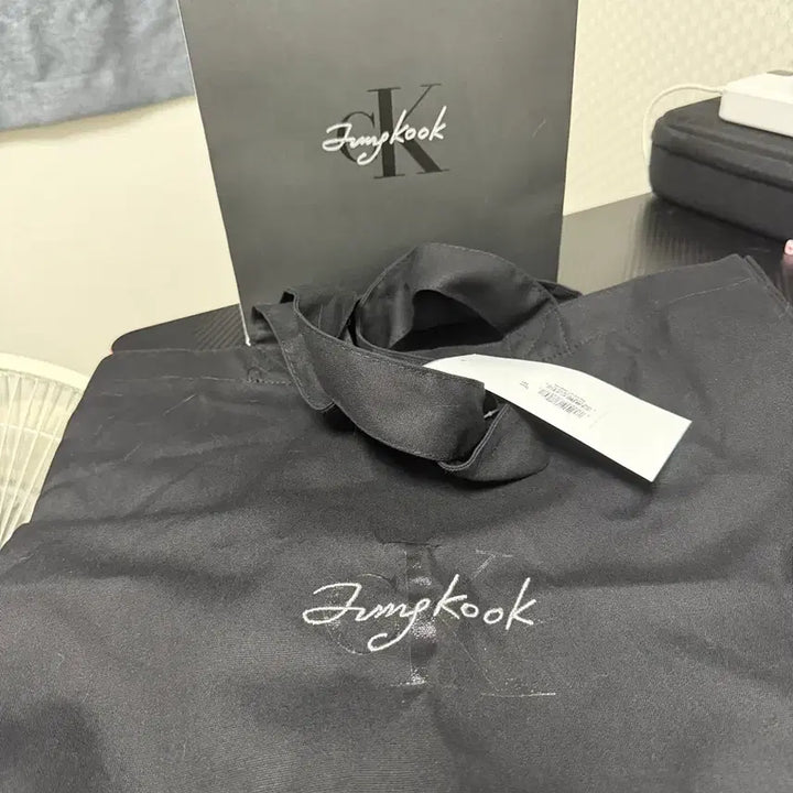 [BUNJANG] Calvin Klein Jungkook Limited Edition Eco Bag / 캘빈클라인 정국 한정판 에코백