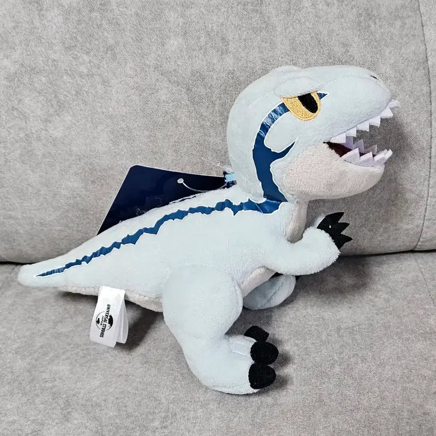 [BUNJANG] Universal Studios Japan Exclusive Jurassic World Blue Dinosaur Keyring / 쥬라기월드 블루 유니버셜 스튜디오 재팬 한정 공룡 키링
