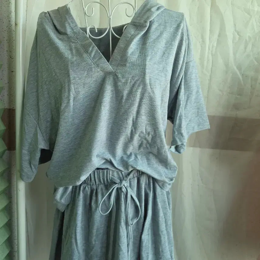 [BUNJANG] Hooded Short Sleeve Top and Shorts Set / 후드반팔 여름 위아래 셋트 투피스 캐쥬얼