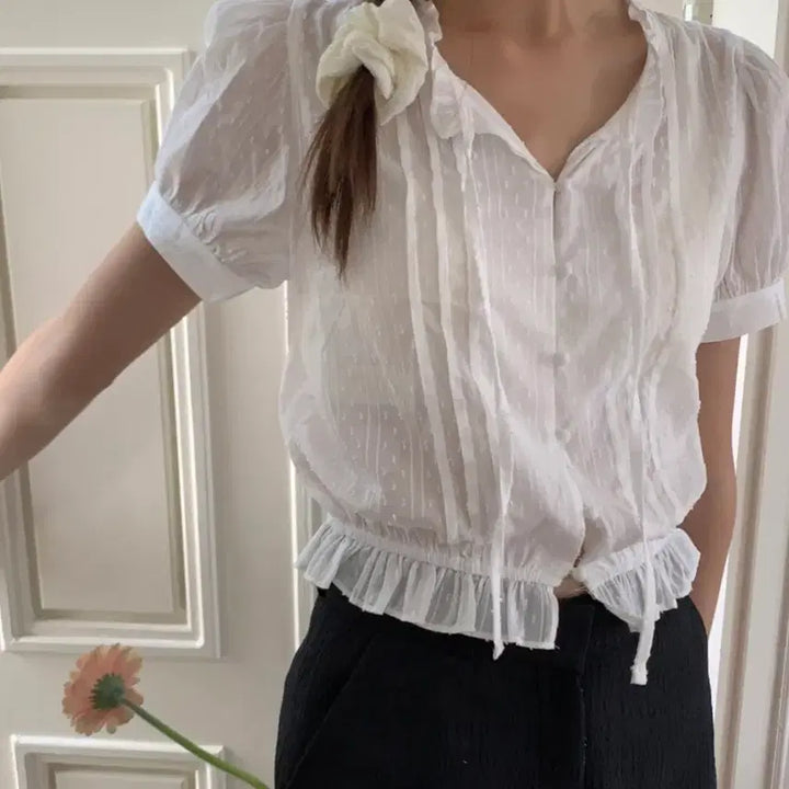[BUNJANG] Shop Minet Frill Ivory Blouse / 샵미네트 프릴 아이보리 블라우스