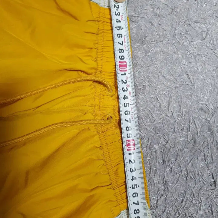 [BUNJANG] Nike Repel Essential Mid-Rise Woven Jogger Pants Yellow / 나이키 바지 리펠 에센셜 미드라이즈 우븐 조거 팬츠 옐로우 s