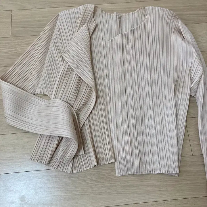 [BUNJANG] Pleats Please Beige Monthly Cardigan Size 5 / 플리츠플리즈 먼슬리 베이지 가디건 5