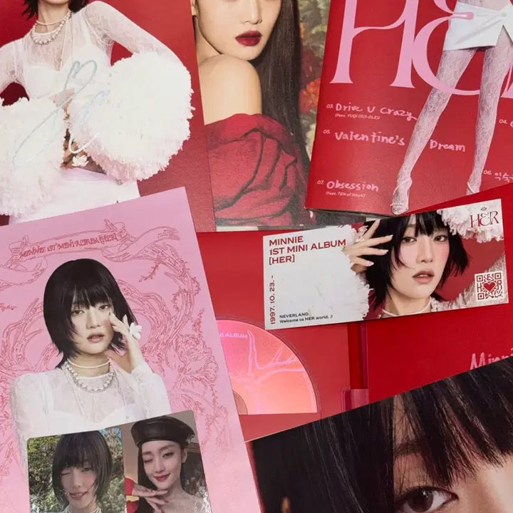 [SOLD OUT] 민니 1st Mini Album [HER] 친필 사인