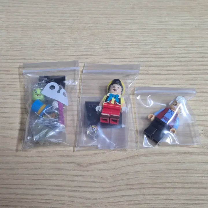 [BUNJANG] LEGO Disney Pinocchio Set - Geppetto, Jiminy Cricket Minifigures Bundle / 레고 디즈니 피노키오, 제페토 할아버지, 지미니 크리켓 미니피규어 일괄