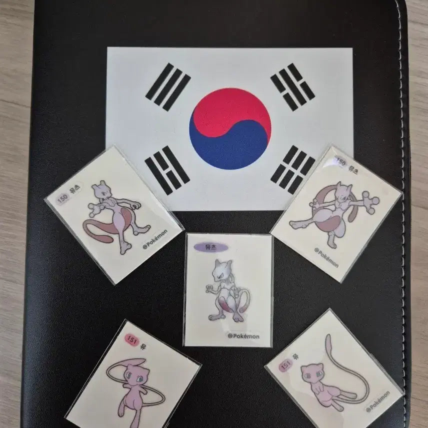 [SOLD OUT] 포켓몬 띠부씰 뮤츠 뮤 써비스 아트워크 100종 전종 띠부실 완성본.