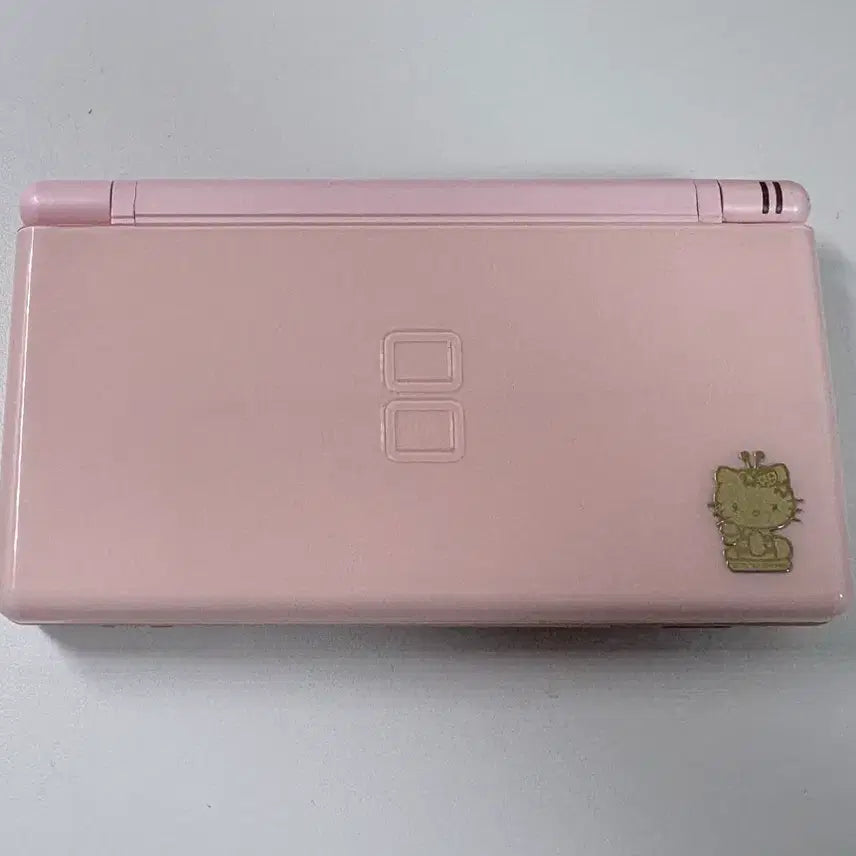 [BUNJANG] Nintendo DS Lite Pink Console with Genuine Charger and Game Cartridges / 닌텐도 Ds lite 핑크 (정품충전기, 칩 포함)