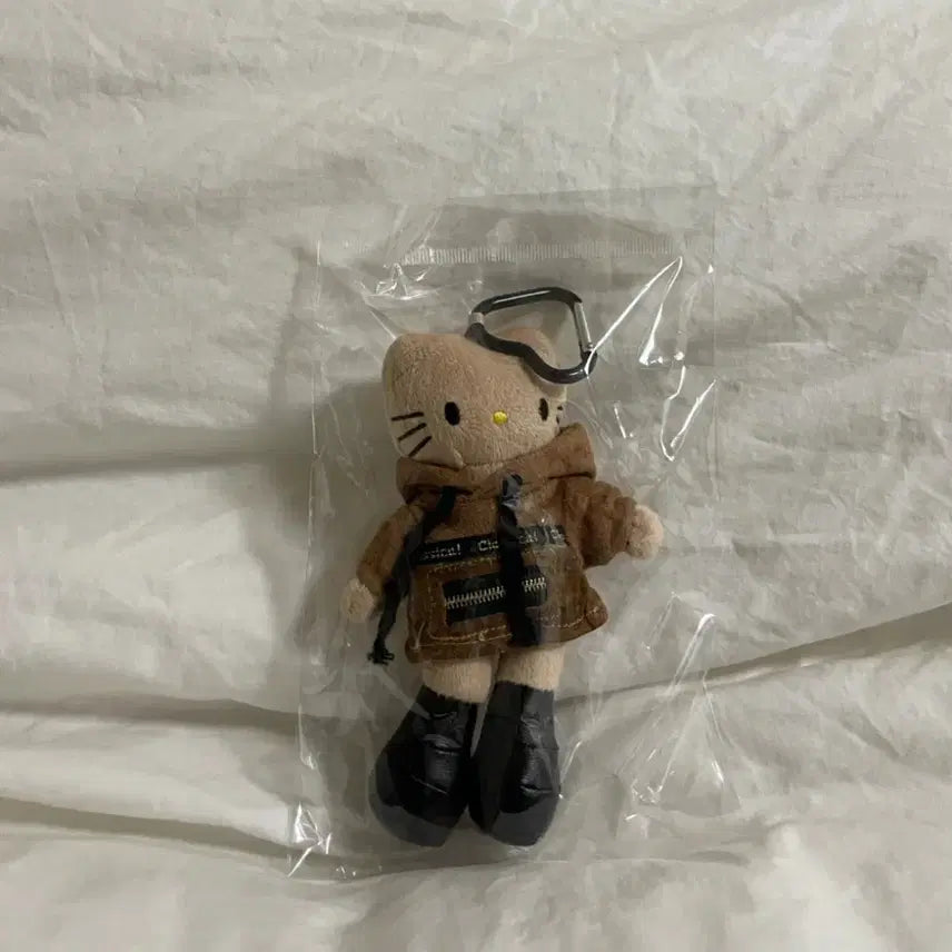 [BUNJANG] Sun Tan Long Legs Hello Kitty Keyring Plush / 썬텐 롱다리 키티 키링 인형
