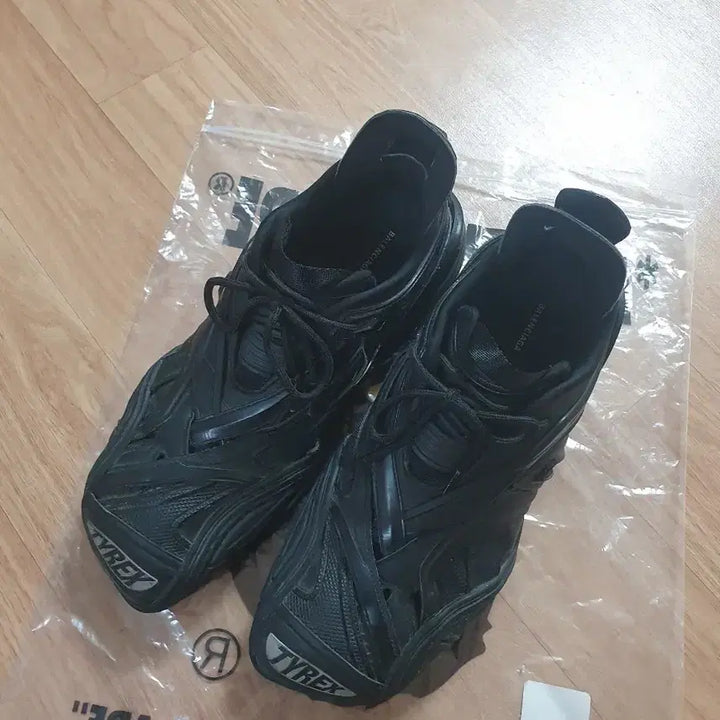 [BUNJANG] Balenciaga Tyrex Black Sneakers (Size 42) / (42)발렌시아가 타이렉스 블랙 스니커즈