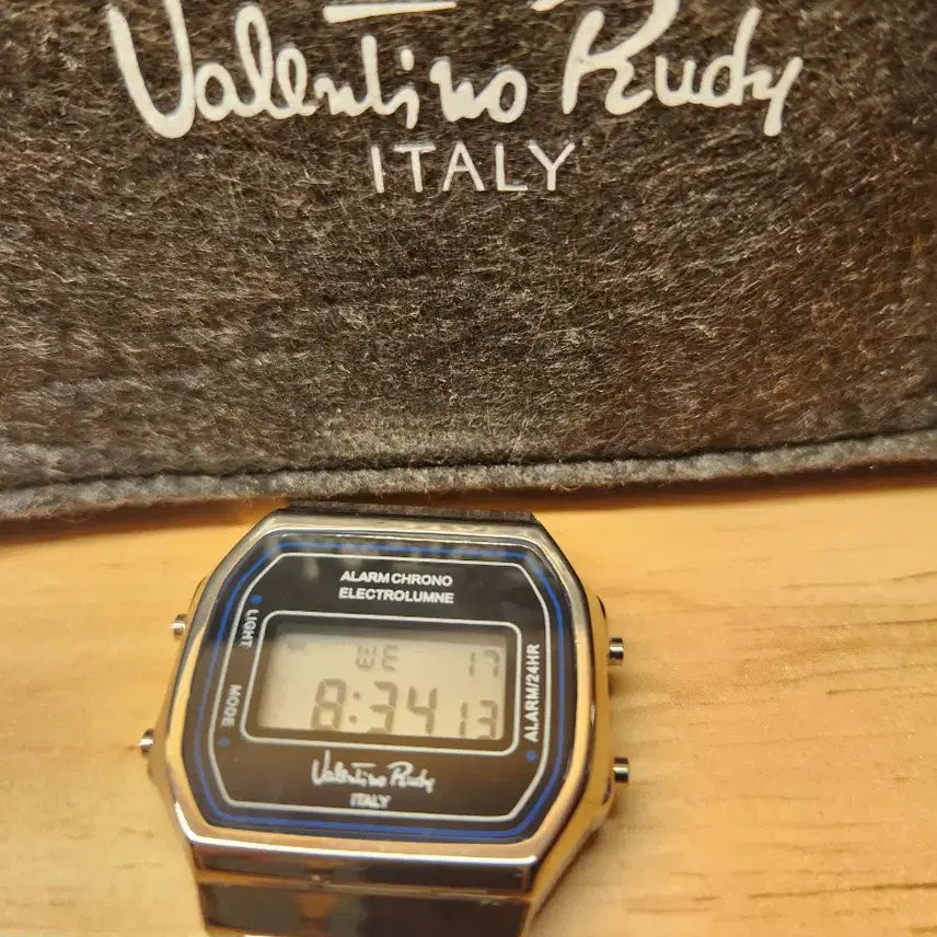 [BUNJANG] Valentino Rudy Digital Unisex Watch / 발렌티노 루디 디지털 손목시계