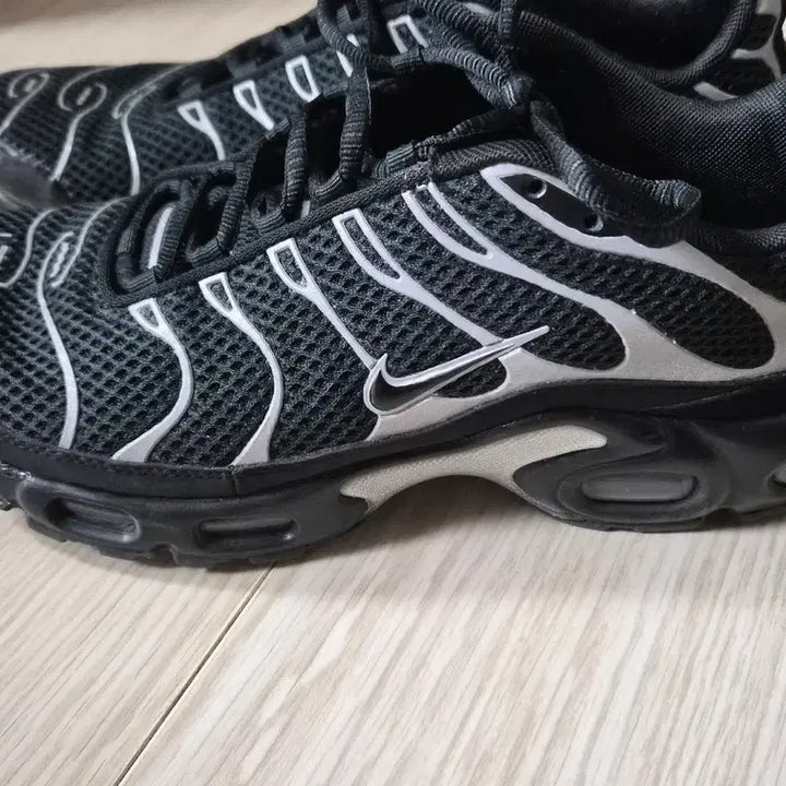 [BUNJANG] Nike Air Max Plus Premium Black Metallic Silver (260mm) / 나이키 에어맥스 플러스 프리미엄 블랙 메탈릭 실버 260